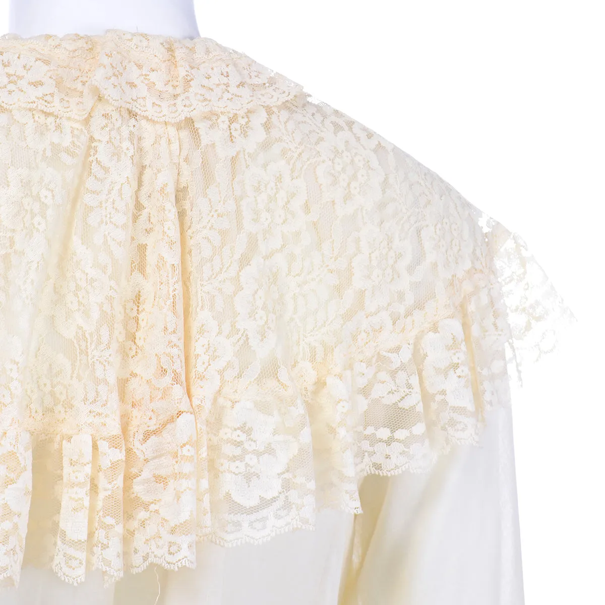 1970s Vintage Gunne Sax Cream Prairie Blouse With Wide Lace Collar