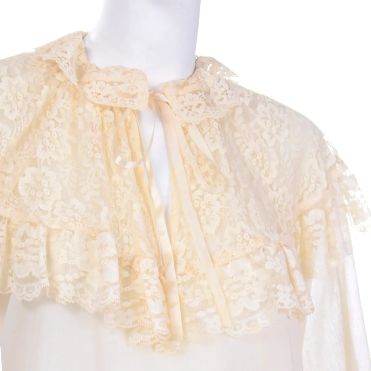 1970s Vintage Gunne Sax Cream Prairie Blouse With Wide Lace Collar