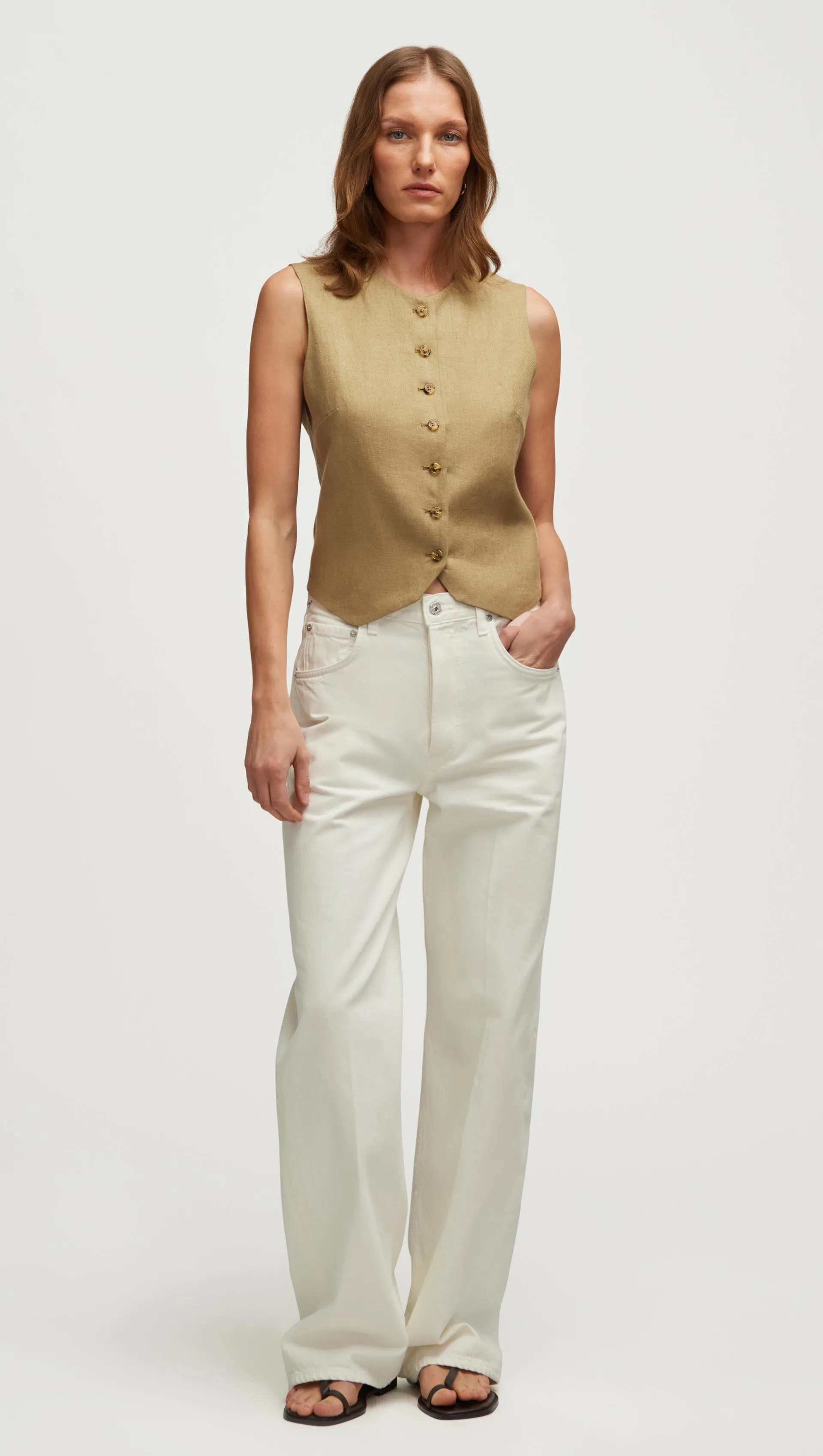 High-Neck Button Waistcoat in Basket Weave Linen | Fern