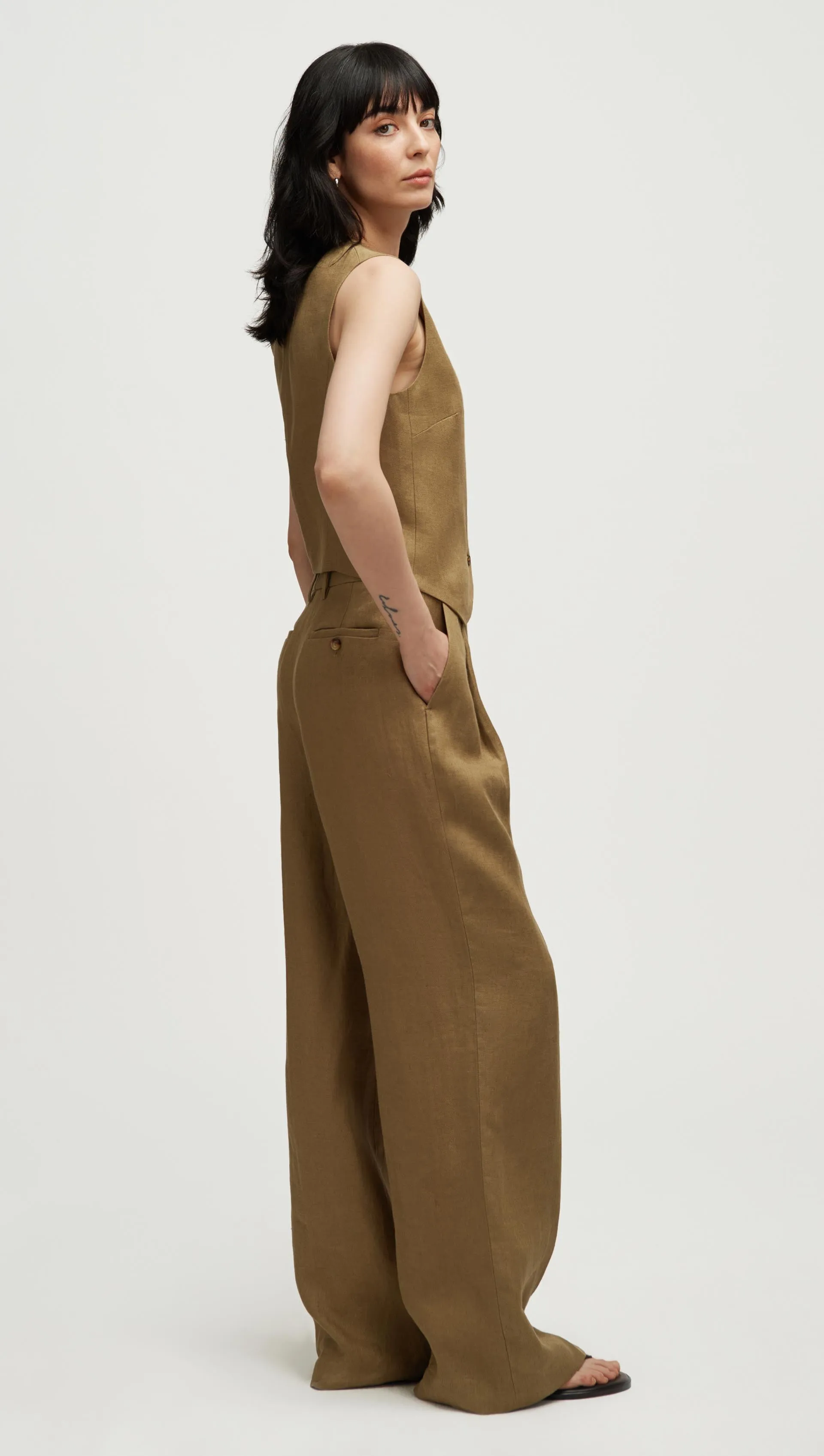 High-Neck Button Waistcoat in Basket Weave Linen | Fern
