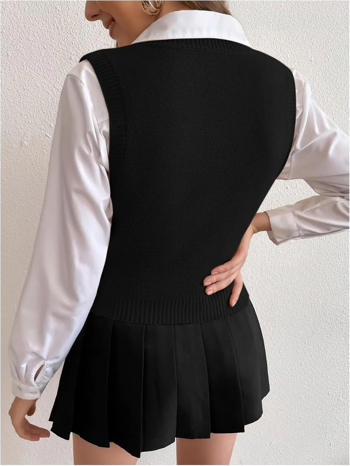 Milumia Women's Cable Knit V Neck Sweater Vest Sleeveless Ribbed Crop Tank Top