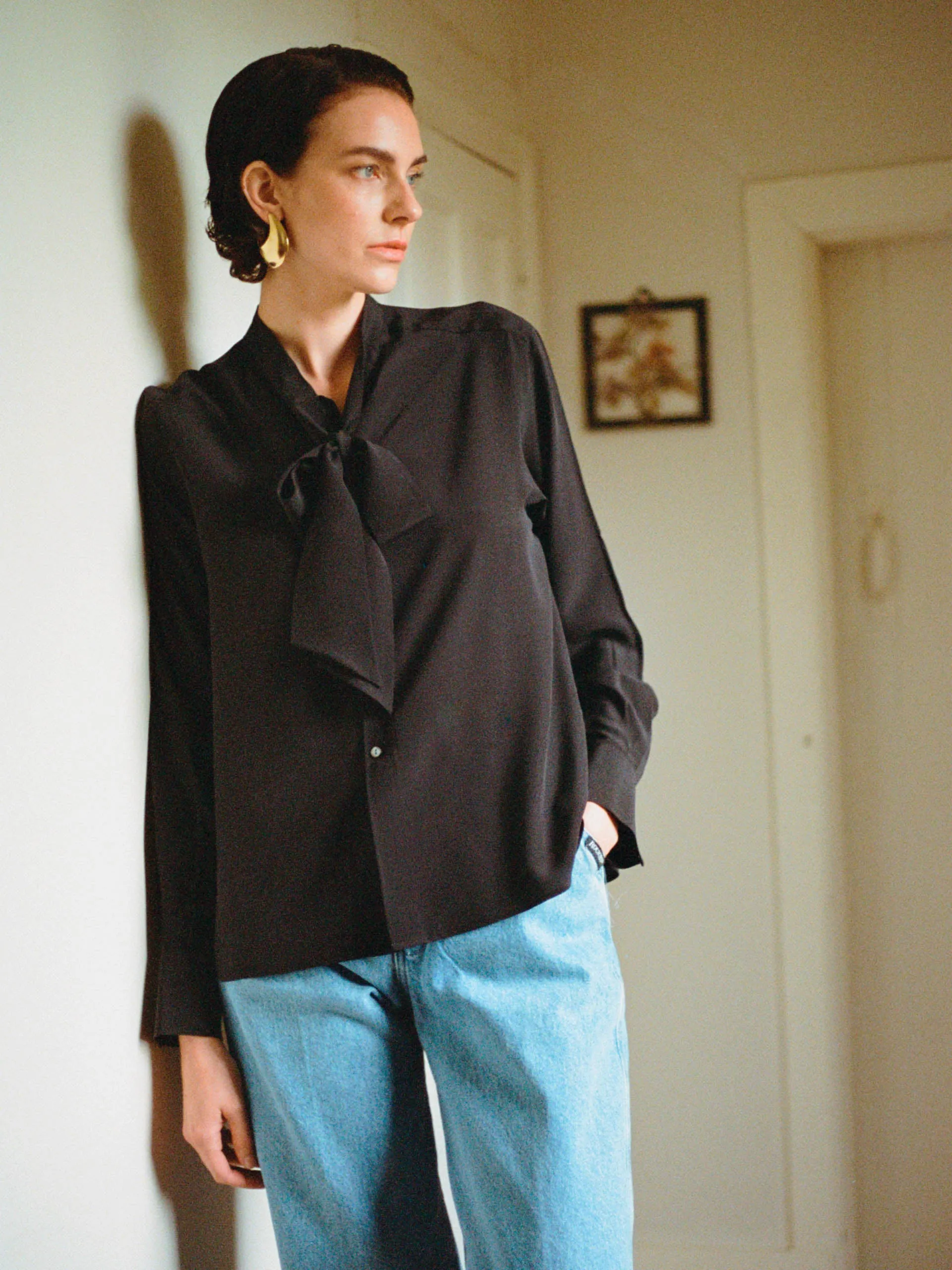 The silk crepe de chine onyx Pussy Bow Tie